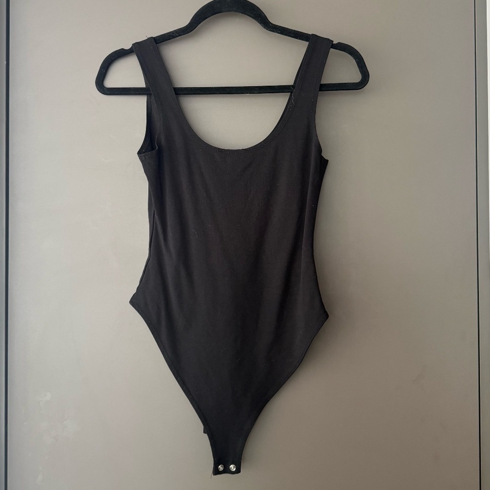 Black Tank Bodysuit Scoop Neck Size S Button Closure Very Comfortable Basic Top